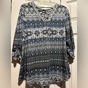 Navy & beige women's New Directions medium blouse. 3/4 length sleeves.